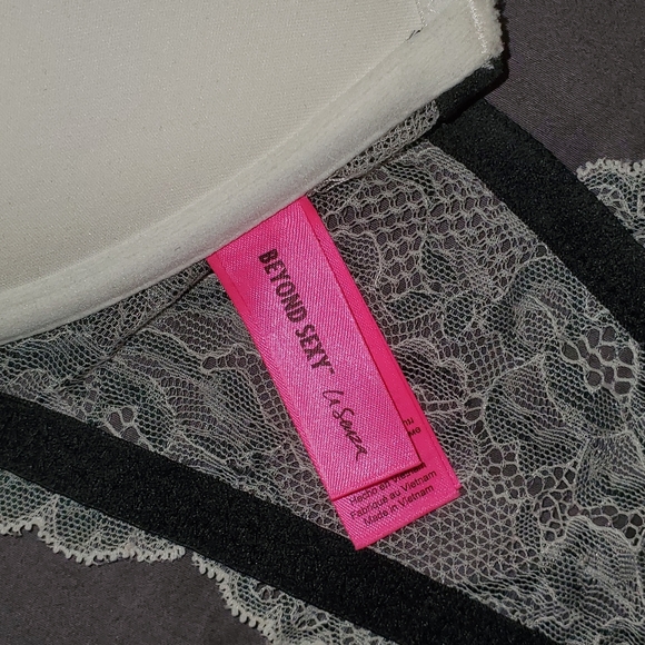 Victoria's secret beyond sexy 34DDD front closure bra. - Picture 4 of 5